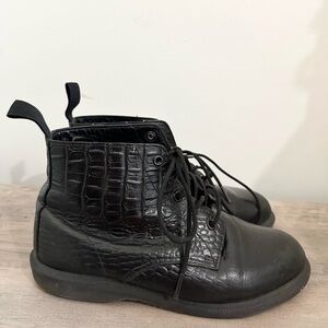 Dr. Martens Women's Emmeline 5-Eyelets Ankle Boot Black Vibrance Croco US 8
